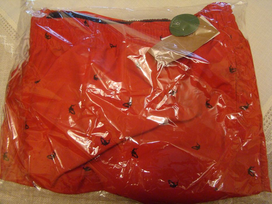 Нови , много големи , къси гащета