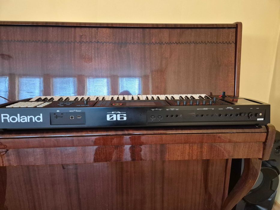 ROLAND-FA 06-Продавам