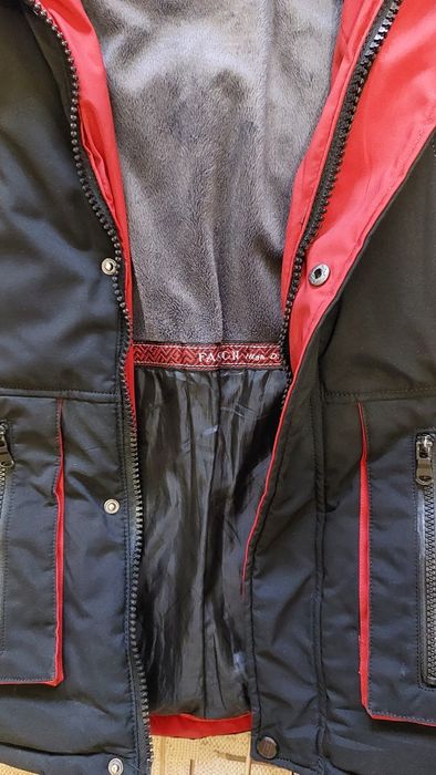 Продам зимнюю куртку  для мальчика