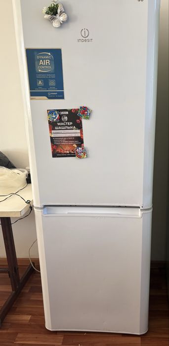 Продам холодильник Indesir