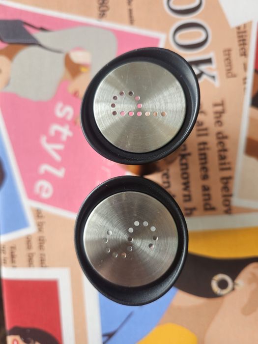 Солонки , перец и сольница .