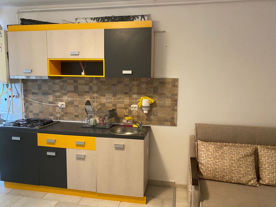 Închiriez Garsoniera Nicolae Labis Tractorul 43mp balcon