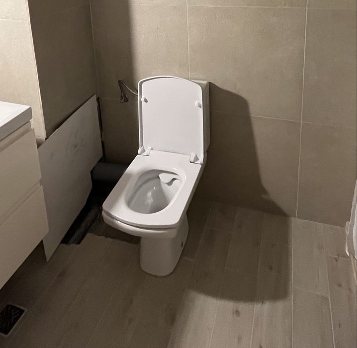 Vas WC Cersanit pe pardoseala