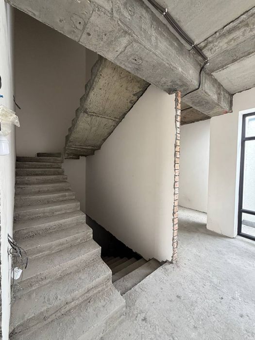 Продаются два дома 1.3 сотки 3 этажа Саламатина