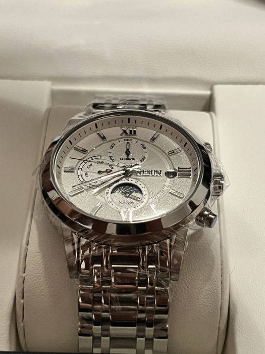 Ceas automatic resiztent la apă