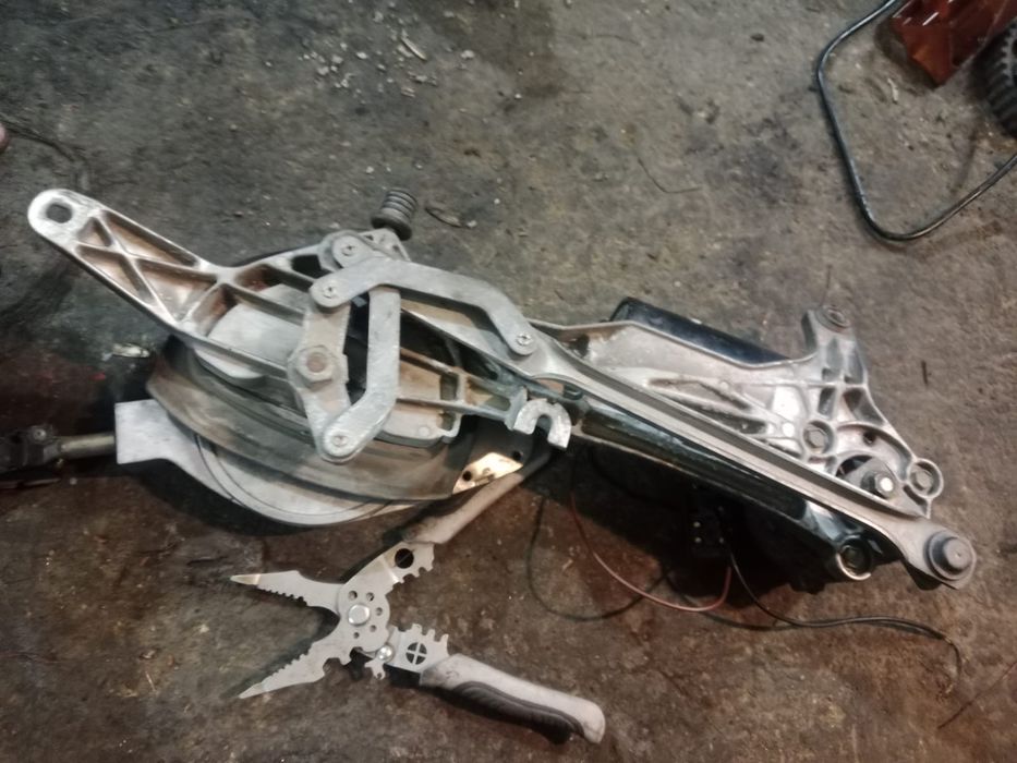 Запчасти на Мерседес с220