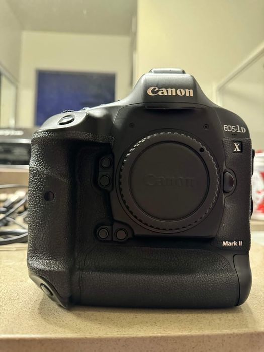 Canon 1DX Mark II - Body DSLR Full Frame profesional + carduri
