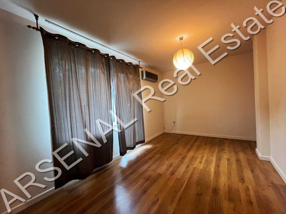 Тристаен апартамент за продажба, Център