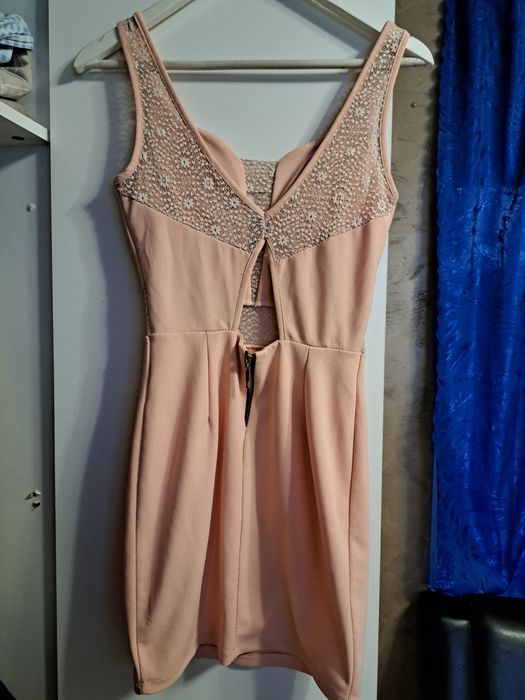 Продавам рокли като нови