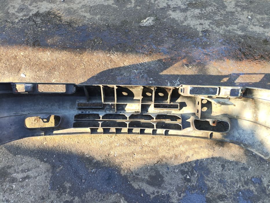 Бампер на мазду 323ф