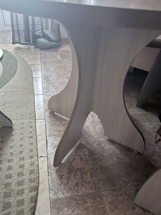 Продам кух стол с дивпном и стульями