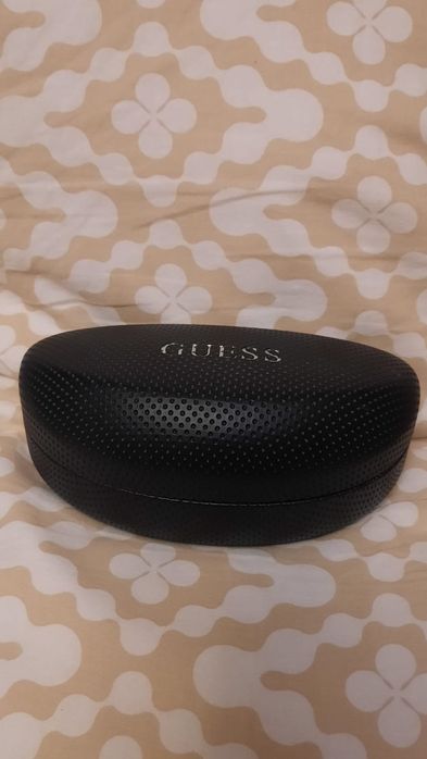 Футляр GUESS для солнцезащитных очков
