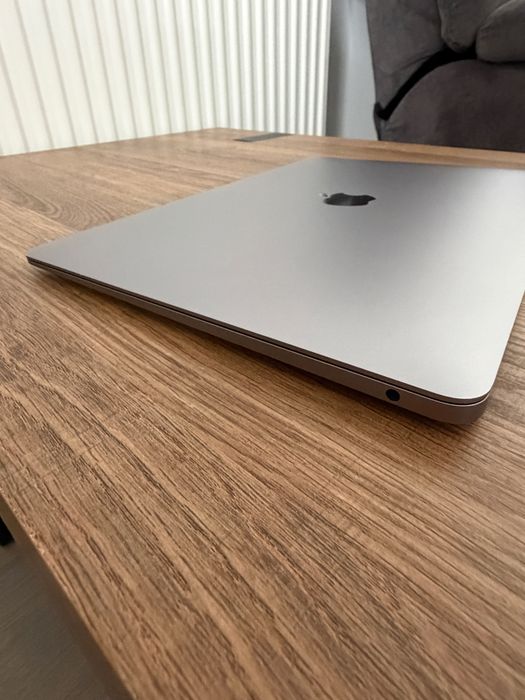 Schimb/Vand Apple MacBook AIR 13 2019, A1932, Intel Core i5 1.6 GHz, 8 Gb RAM, SSD 256 Gb, cu doar 125 Cicluri Incarcare Ca Nou !