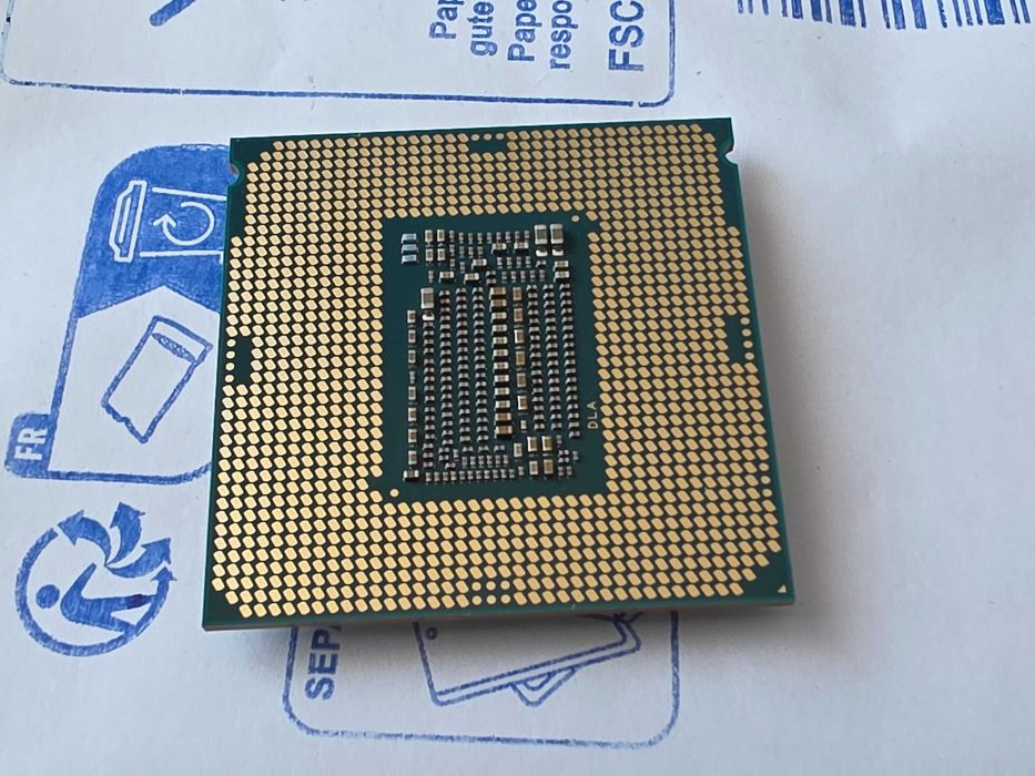 Vand procesor Intel i5 9600KF