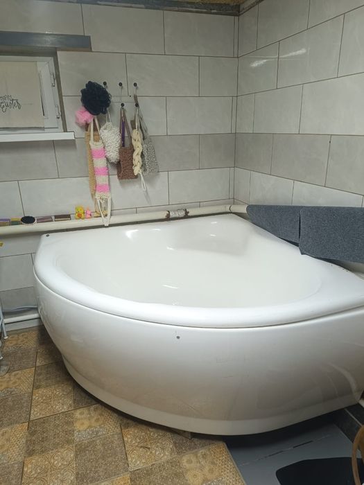 Ванна акриловая угловая