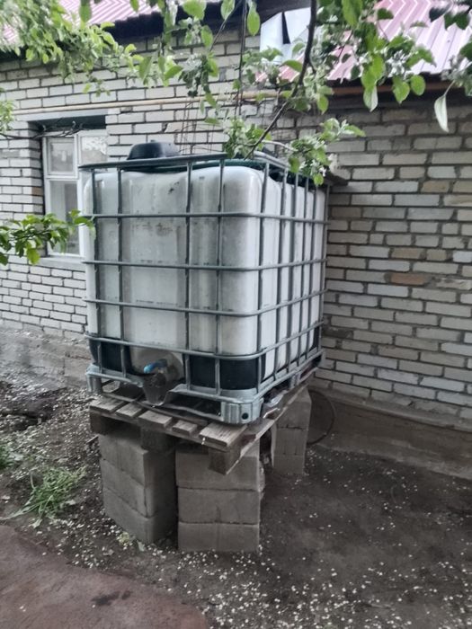 Продам бочку 1 тонна
