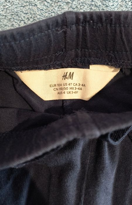 Set 2 pantaloni scurti, H&M, marimea 104