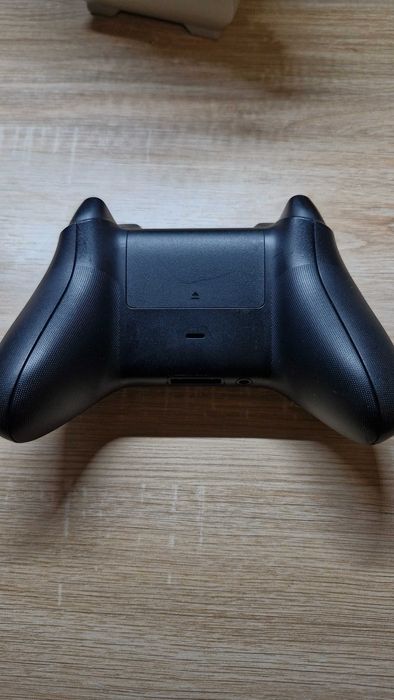 Xbox Series X impecabil – Manetă + Accesorii originale