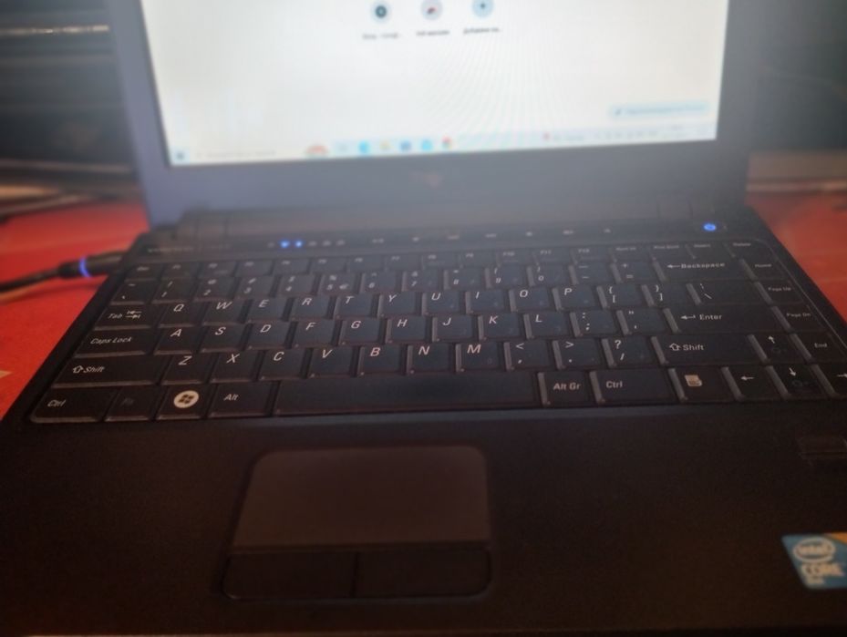 Продавам лаптоп dell vostro 1220