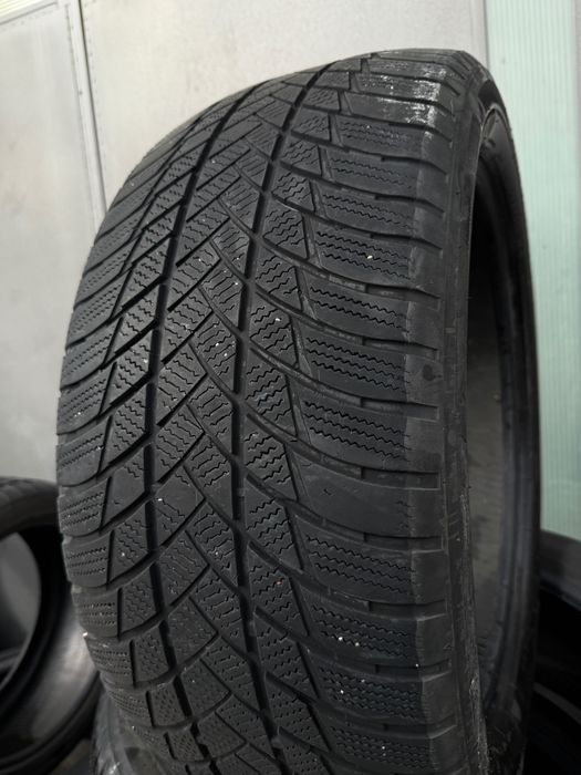 Комплект зимни гуми Bridgestone 285/45/21