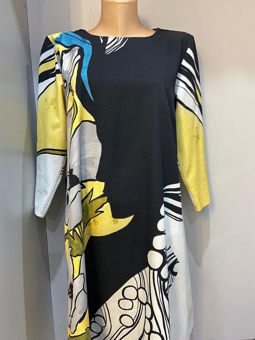 продам б/у платье (акссесуар в подарок)