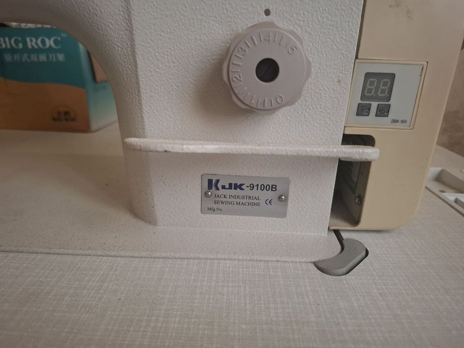 Тикув машинаси аверлоги билан сотилади  300$