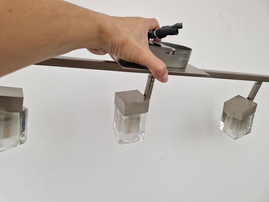 Продам люстру в отличном состоянии