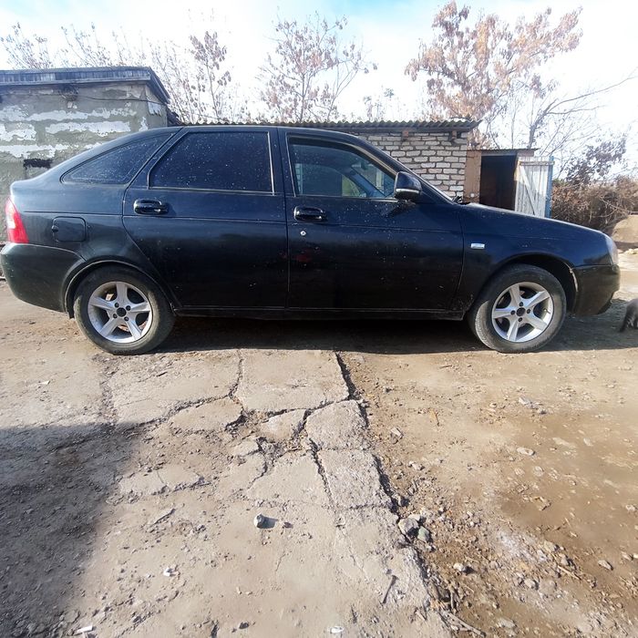 Продаю автомобиль Приора хэтчбэк 2008 гола