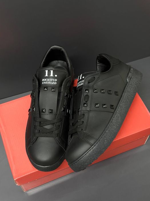 Adidasi Valentino noi