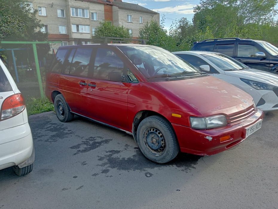 Продам автомобиль Ниссан прерия  1993 года