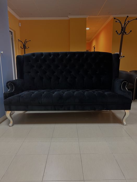 Триместен диван