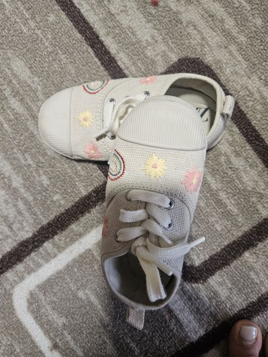 Tenisi fetite nr 25 Zara