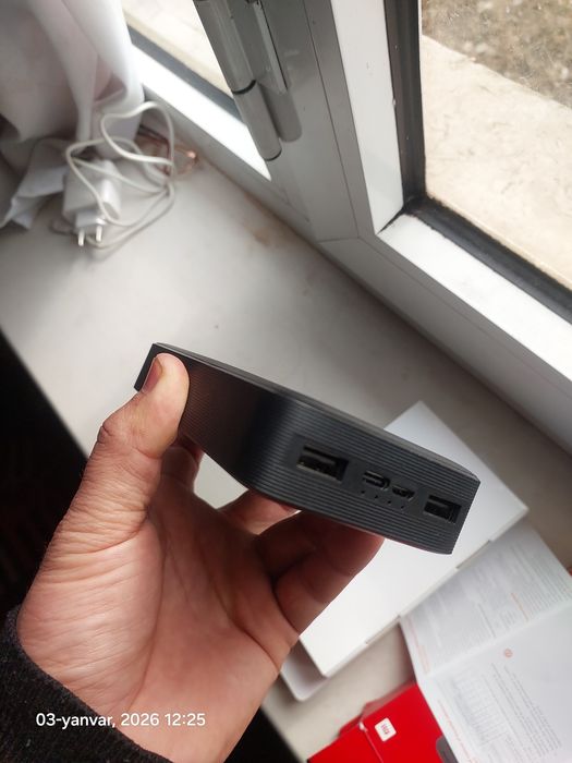 Rasmda Xiaomi Redmi 20000mAh 18W tez quvvatlanuvchi tashqi akkumulyato