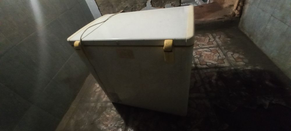 Продам- морозильник