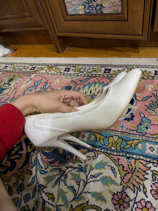 Туфли белые со стразами