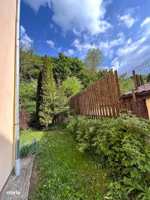 Apartament 3 camere cu curte de 65 mp si 2 parcari | Floresti
