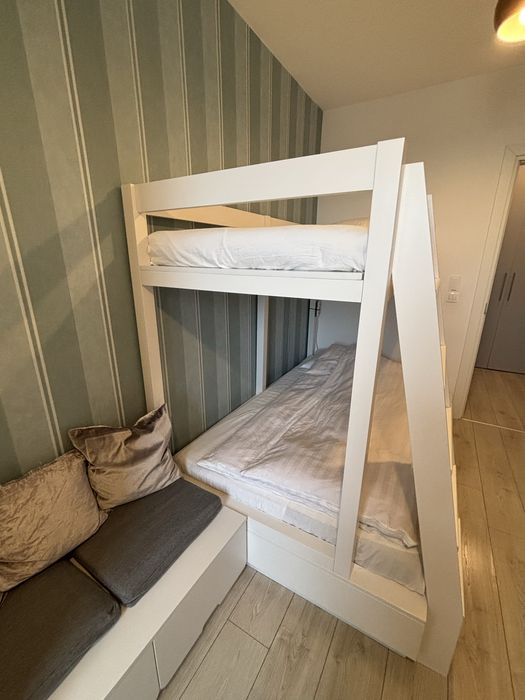 Pat supraetajat alb cu sertare - pret avantajos, saltele incluse!