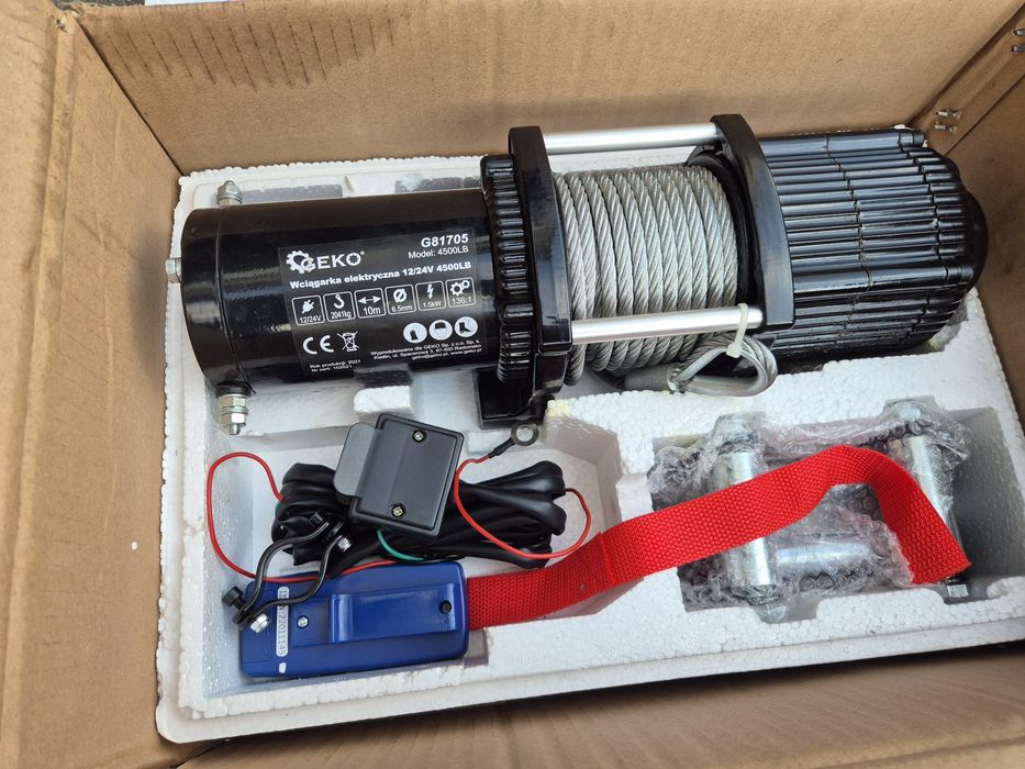 Електрическа лебедка GEKO 12V 4500lb/ 2041кг.