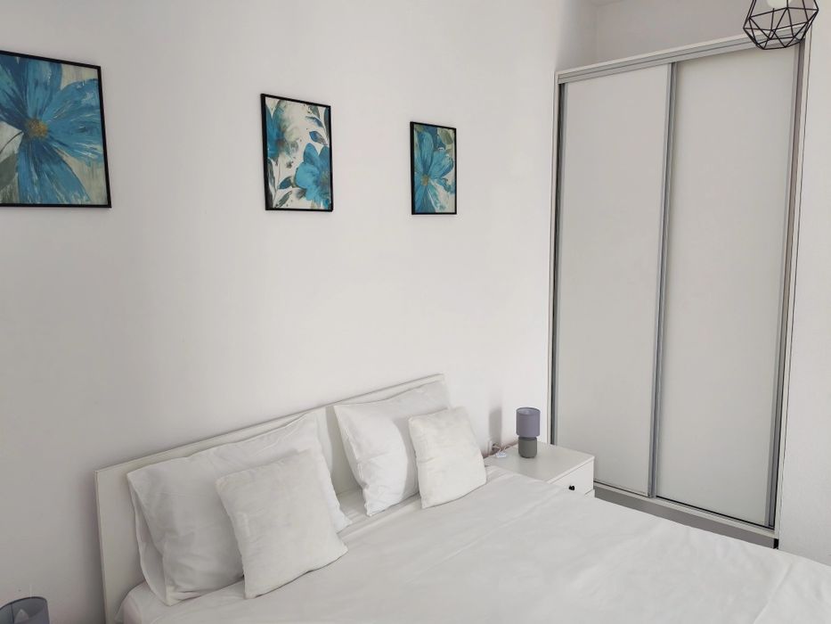 Garsonieră decomandatã complet utilată + 40mp terasă