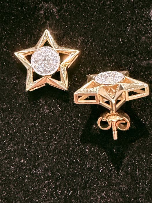 Продам сережки золотые с бриллиантами