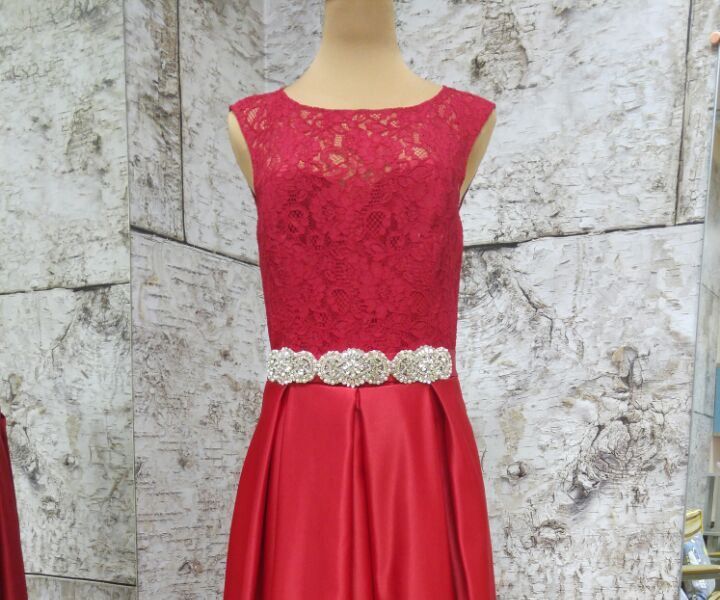 Красное вечернее платье