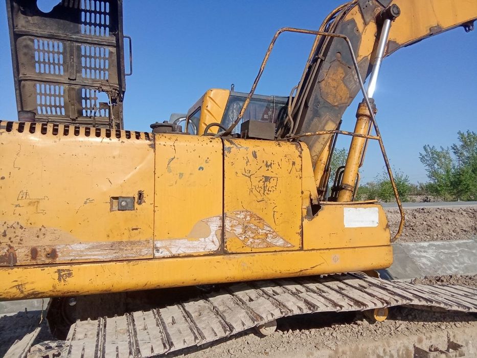 Экскаватор HUANGHE 210