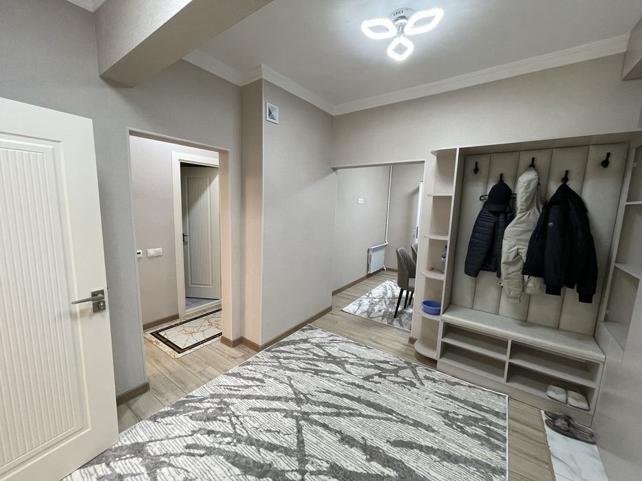 Чиланзар.    Ц-квартал.      3-комн. квартира в аренду.   Новый ремонт