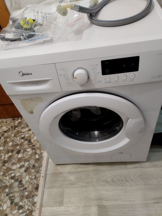Продам стиральную машину Midea