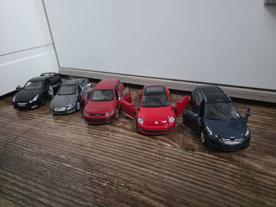 Mașinuțe de jucărie