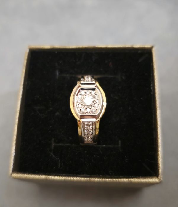 Продаю новое эксклюзивное золотое кольцо с бриллиантами