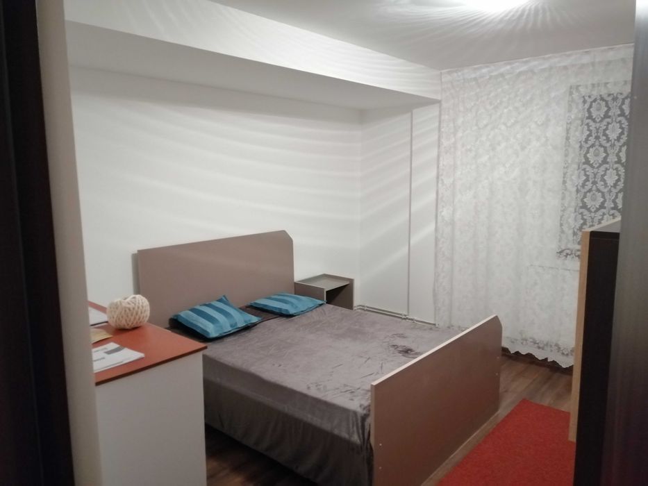 Inchiriez apartament vis-a-vis de promenada bloc nou