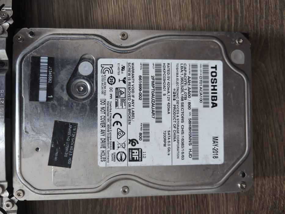 7 HDD (1 de 2TB și 6 de 1TB) 1 Toshiba si 6 Seagate