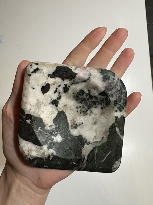 Scrumieră din marmură naturală – piesă realizată manual