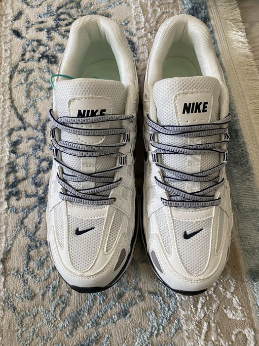 Кроссовки от NIKE